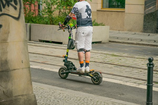 Trottinettes adultes : alliez style et praticité pour vos trajets